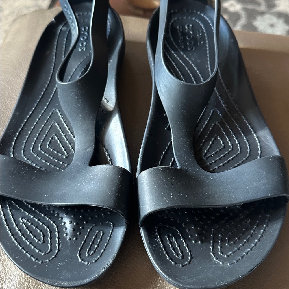 CROCS Women’s Black Sandals - Picture 12 of 12